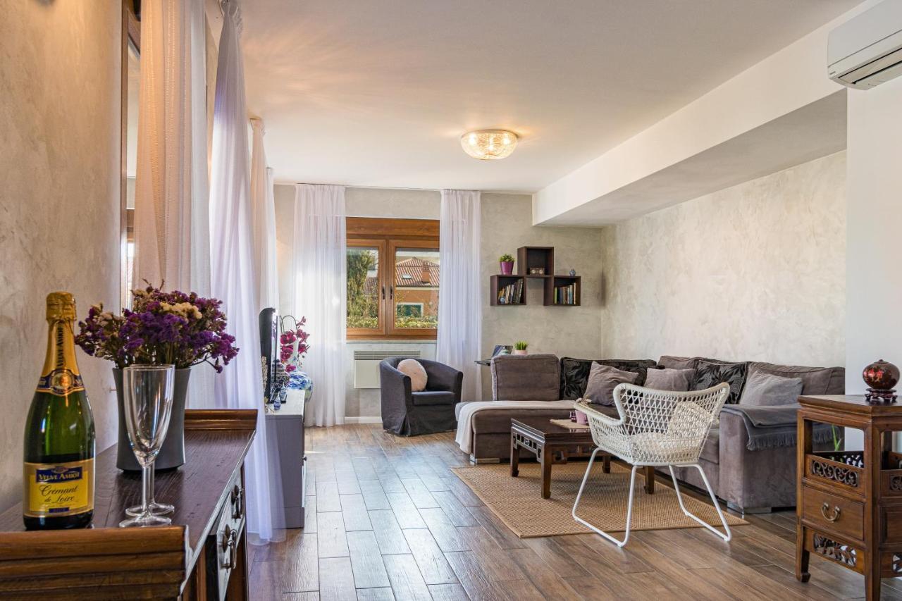 Lovely Istrian Apartment With A Private Swimming Pool And A Charming Garden Banjole Buitenkant foto
