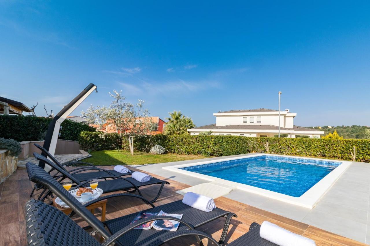 Lovely Istrian Apartment With A Private Swimming Pool And A Charming Garden Banjole Buitenkant foto