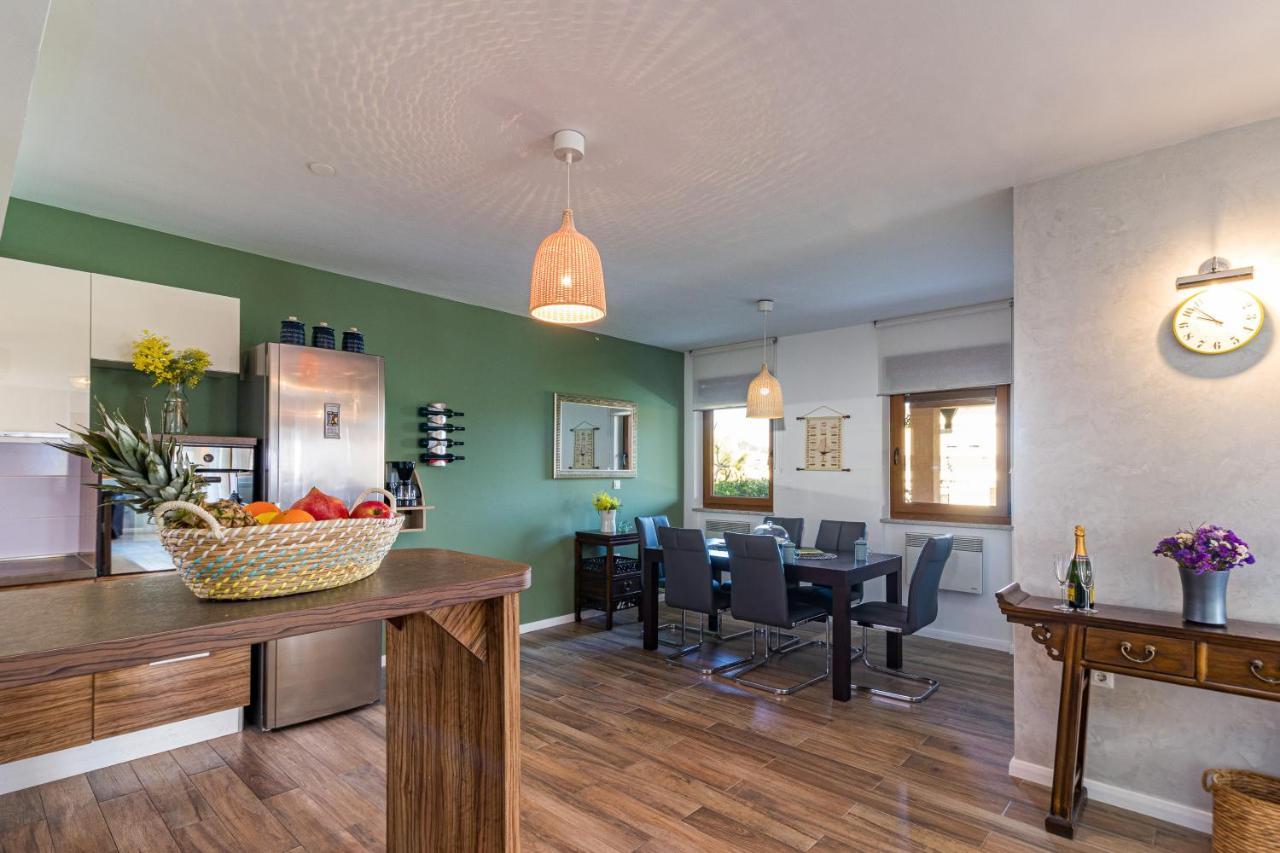 Lovely Istrian Apartment With A Private Swimming Pool And A Charming Garden Banjole Buitenkant foto