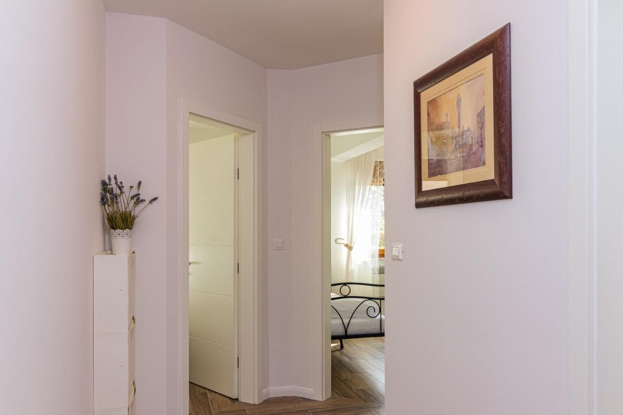 Lovely Istrian Apartment With A Private Swimming Pool And A Charming Garden Banjole Buitenkant foto