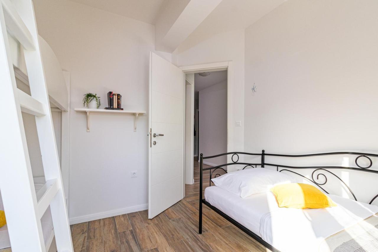 Lovely Istrian Apartment With A Private Swimming Pool And A Charming Garden Banjole Buitenkant foto