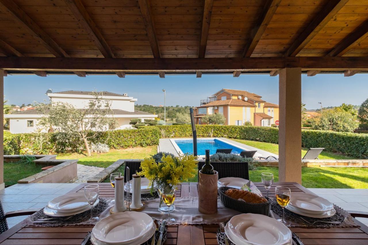 Lovely Istrian Apartment With A Private Swimming Pool And A Charming Garden Banjole Buitenkant foto