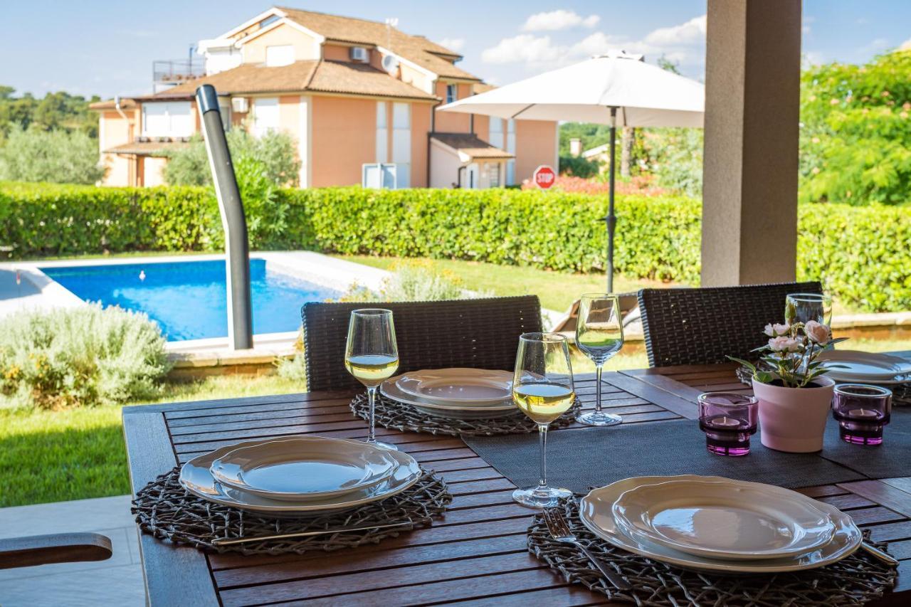 Lovely Istrian Apartment With A Private Swimming Pool And A Charming Garden Banjole Buitenkant foto